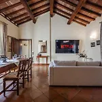 Appartamento Center - Private Parking & 5 Guests Modena