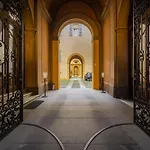 Appartamento Center - Private Parking & 5 Guests Modena