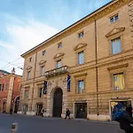 Center - Private Parking & 5 Guests Appartamento Modena