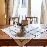 Center - Private Parking & 5 Guests Appartamento Modena