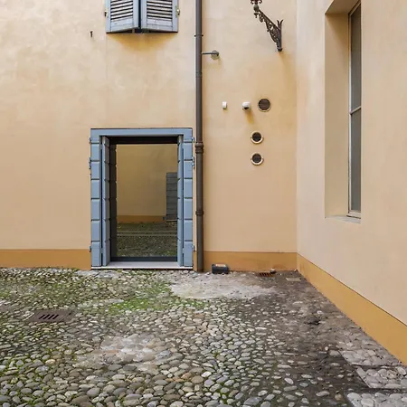 Center - Private Parking & 5 Guests