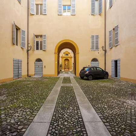 Center - Private Parking & 5 Guests *