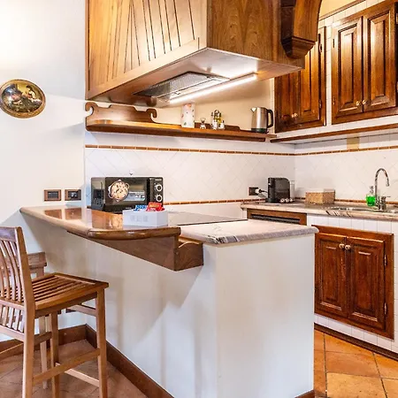 Lejlighed Center - Private Parking & 5 Guests Modena